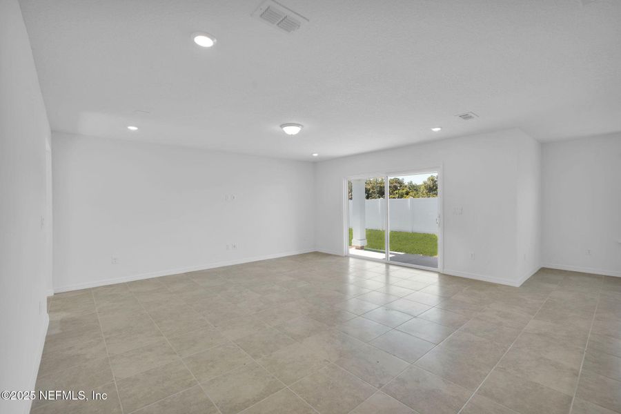 Spacious, unfurnished interior of a new home in Wells Landing, Jacksonville (Image 12).
