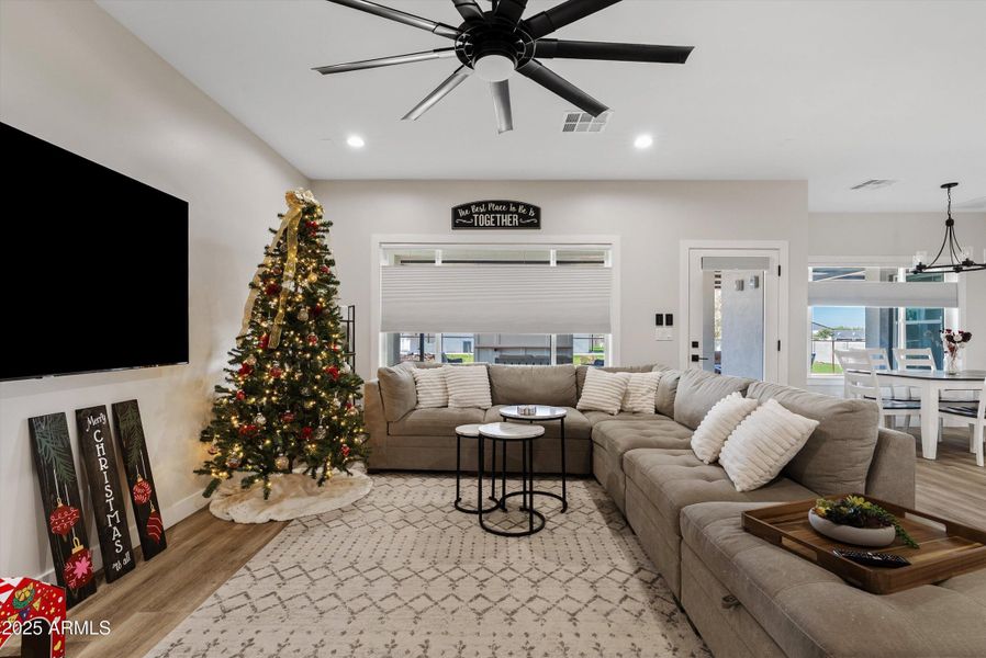 11-DSC02454L 11-DSC02454L