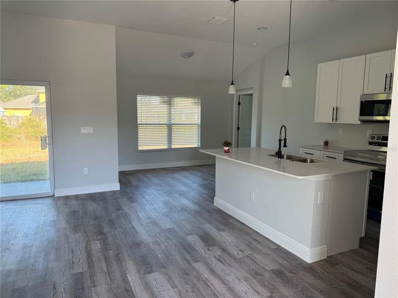 Spacious, unfurnished interior of a new home in , Palm Bay (Image 5).