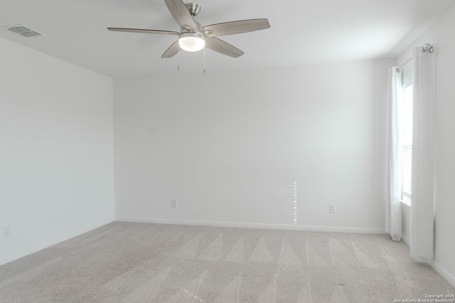 Spacious, unfurnished interior of a new home in Luckey Ranch, San Antonio (Image 14).