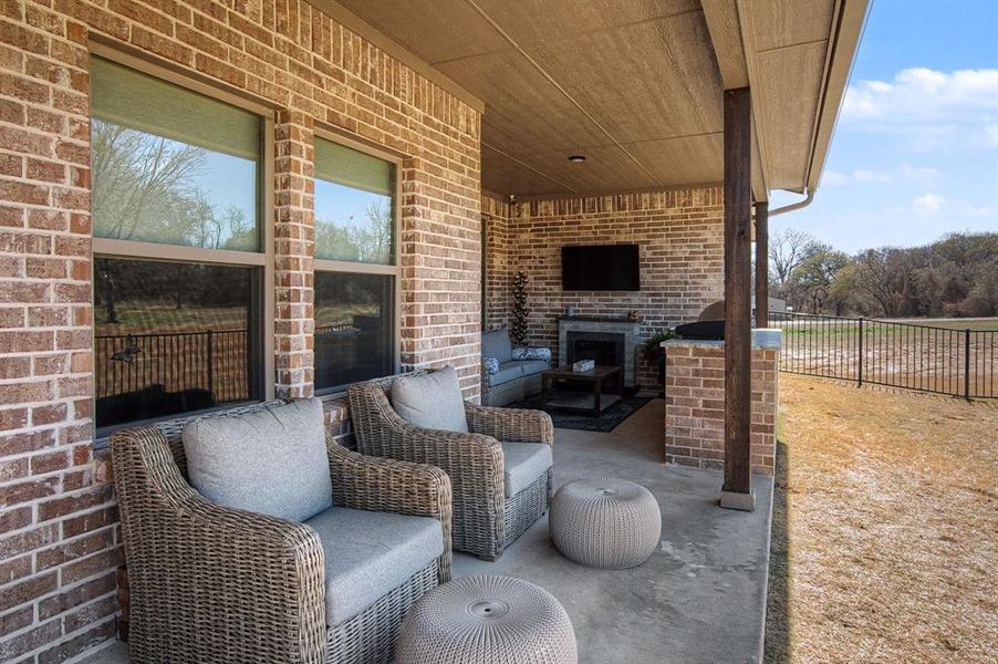 Exterior details and patio area of a home in Kessler Farms, Brock (Image 23).