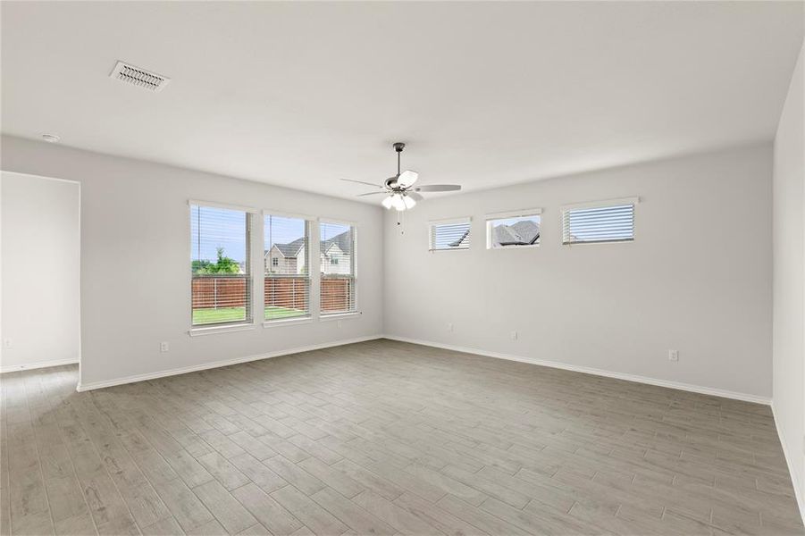 06. 2116 Hickory - Family