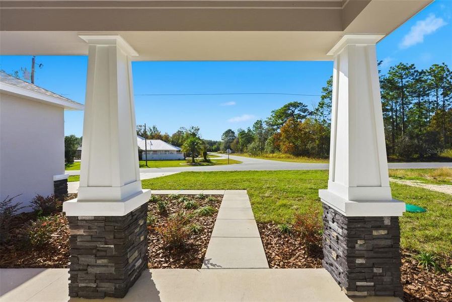 Exterior details and patio area of a home in , Citrus Springs (Image 33).