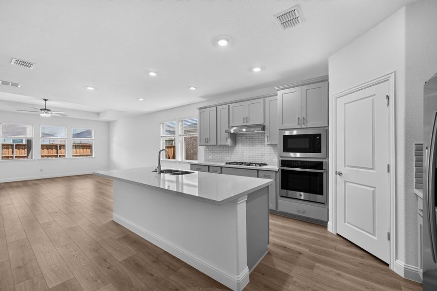 Furnished interior view inside a new home in Madero 50s, Fort Worth (Image 8).