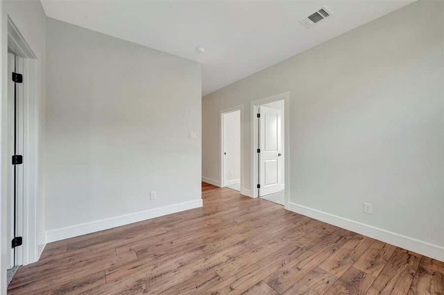 Spacious, unfurnished interior of a new home in Elevon, Lavon (Image 18).