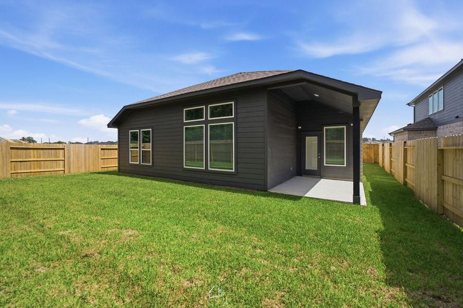 Exterior details and patio area of a home in Sundance Cove, Crosby (Image 27).