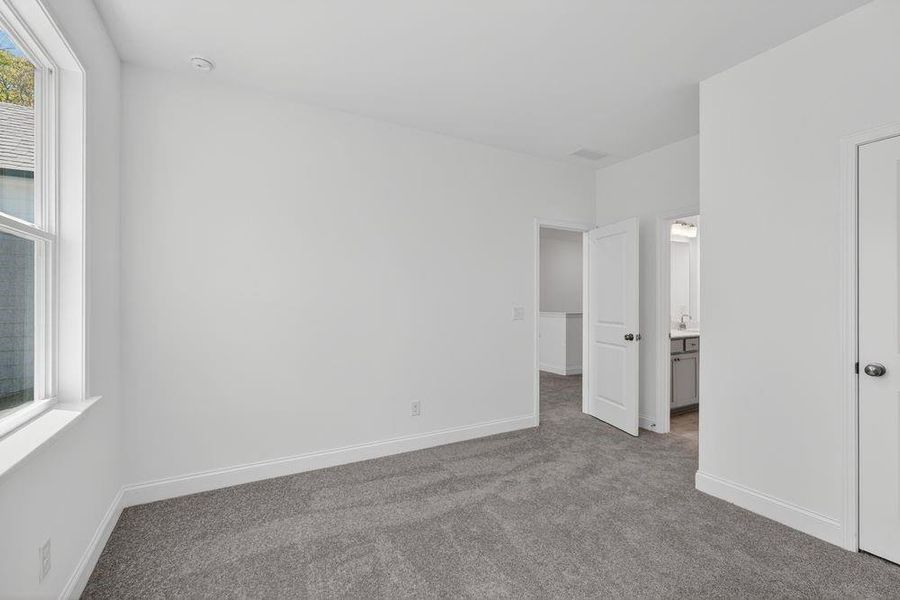 Spacious, unfurnished interior of a new home in Bailey Fence, Dacula (Image 32).