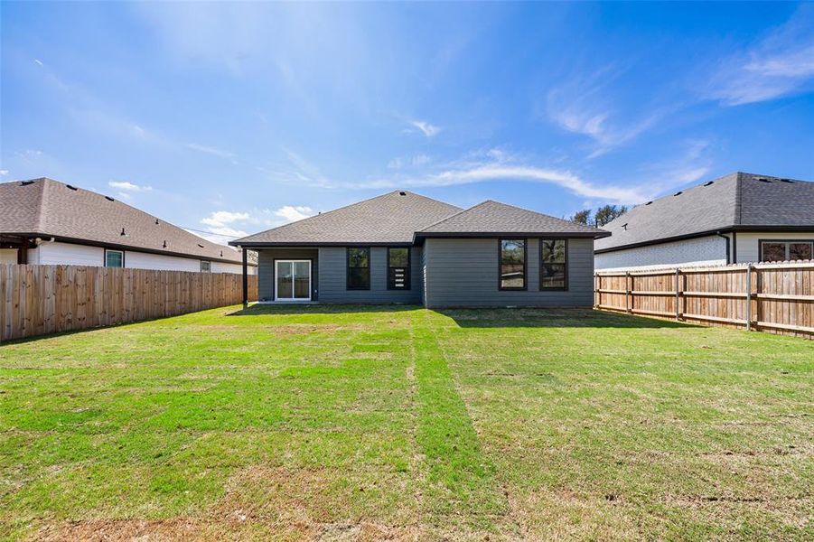 Exterior details and patio area of a home in , Granbury (Image 21).