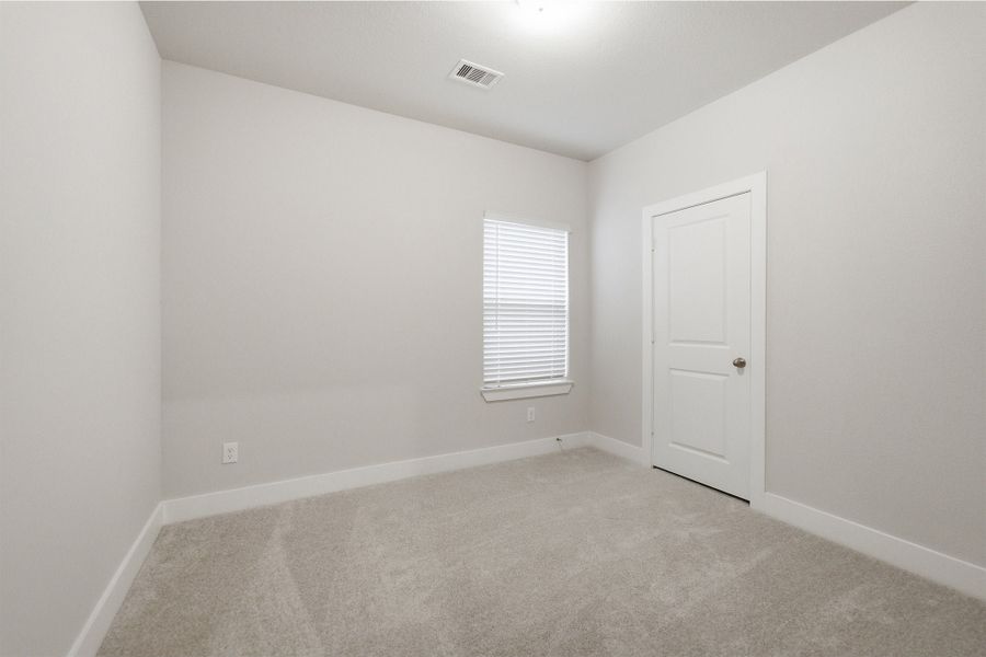 Spacious, unfurnished interior of a new home in Massey Oaks, Pearland (Image 26).