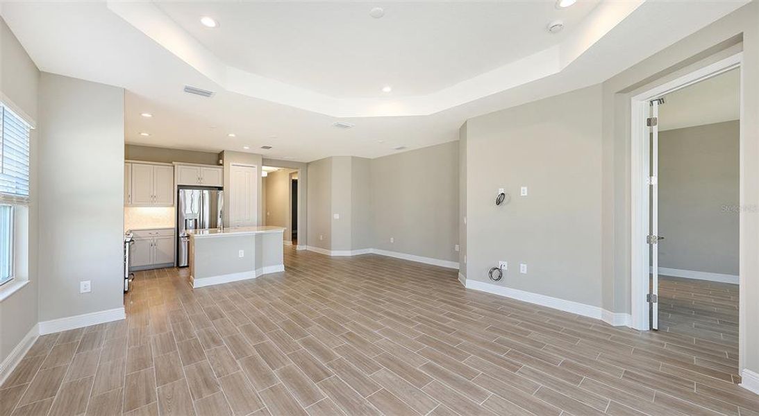 Spacious, unfurnished interior of a new home in , Venice (Image 40).