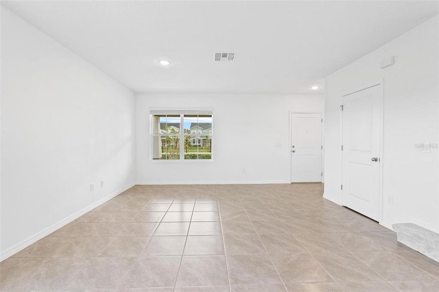 Spacious, unfurnished interior of a new home in , Winter Garden (Image 17).