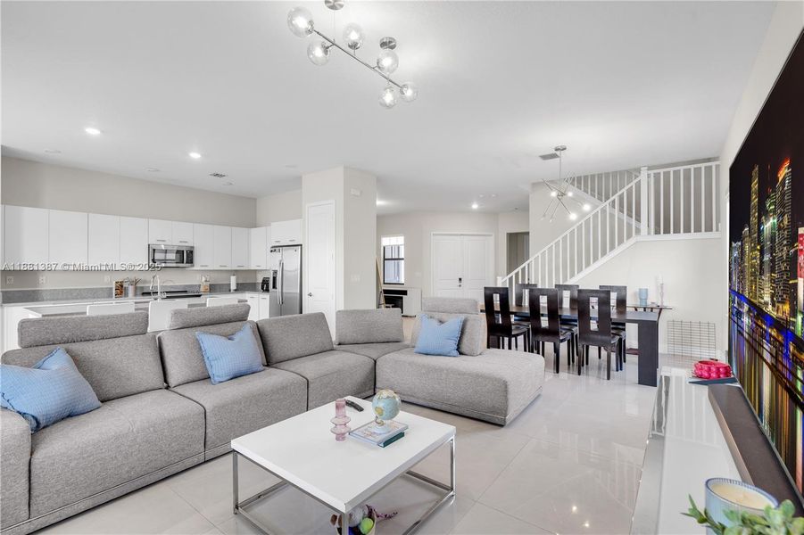 Furnished interior view inside a new home in , Miramar (Image 11).