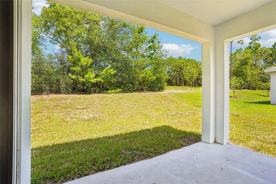 Exterior details and patio area of a home in Lake Diamond, Ocala (Image 4).