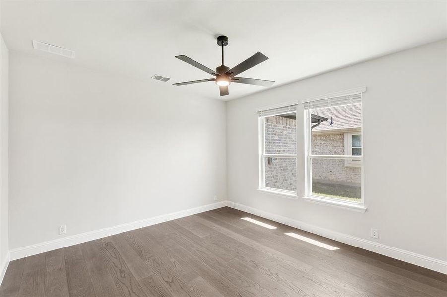 Spacious, unfurnished interior of a new home in Chaparral Park, Oak Point (Image 26). Spacious, unfurnished interior of a new home in Chaparral Park, Oak Point (Image 26).