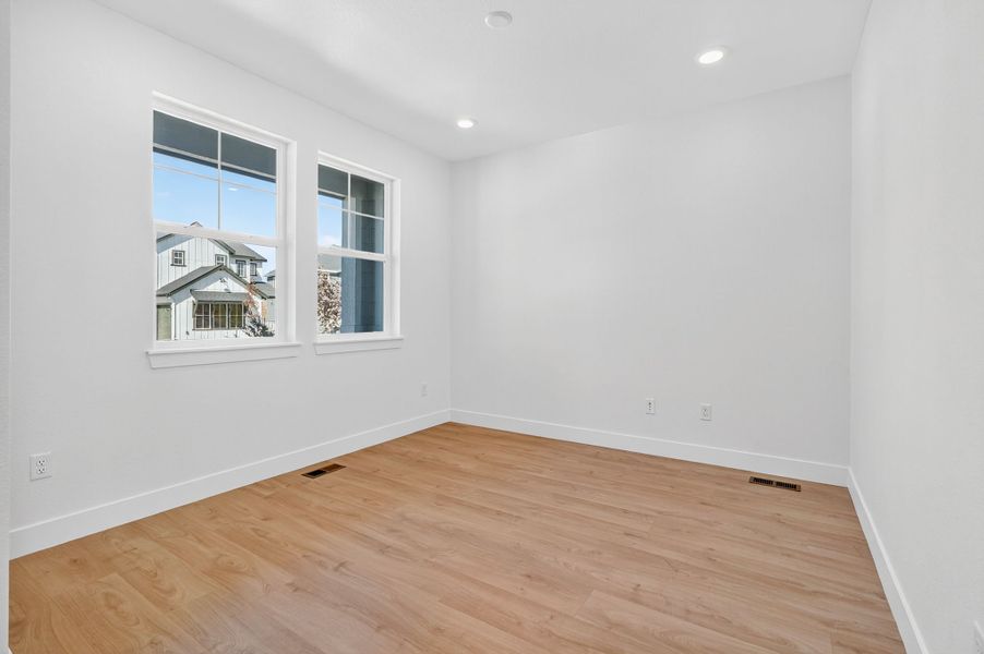 Spacious, unfurnished interior of a new home in Macanta, Castle Rock (Image 15).