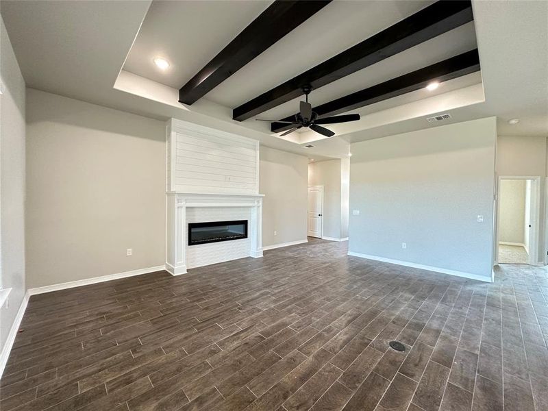 Spacious, unfurnished interior of a new home in , Lorena (Image 13).