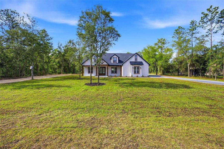 Front exterior of a new home in , Dunnellon, FL, highlighting curb appeal (Image 21). Front exterior of a new home in , Dunnellon, FL, highlighting curb appeal (Image 21).
