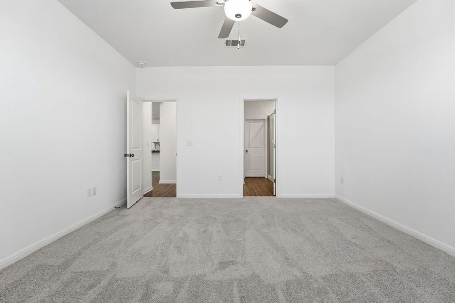 Spacious, unfurnished interior of a new home in Longview, Del Valle (Image 15).