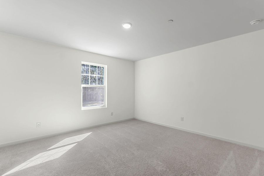 Spacious, unfurnished interior of a new home in Halstead, Moncks Corner (Image 21).