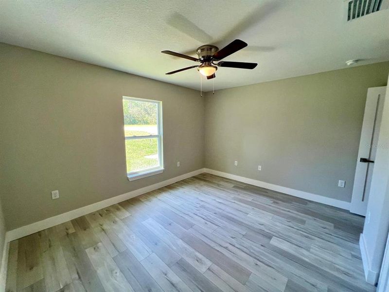Spacious, unfurnished interior of a new home in , Citrus Springs (Image 18).