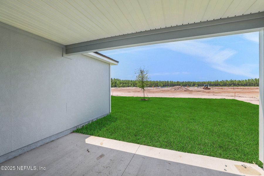 Exterior details and patio area of a home in Bellbrooke, Jacksonville (Image 15).