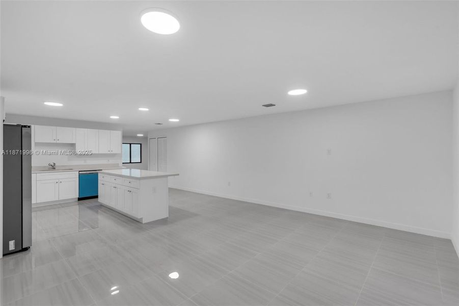 Spacious, unfurnished interior of a new home in , Miami Gardens (Image 14).