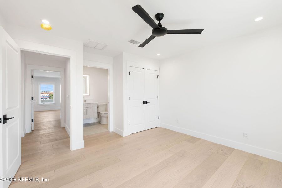 Spacious, unfurnished interior of a new home in , Jacksonville Beach (Image 41).