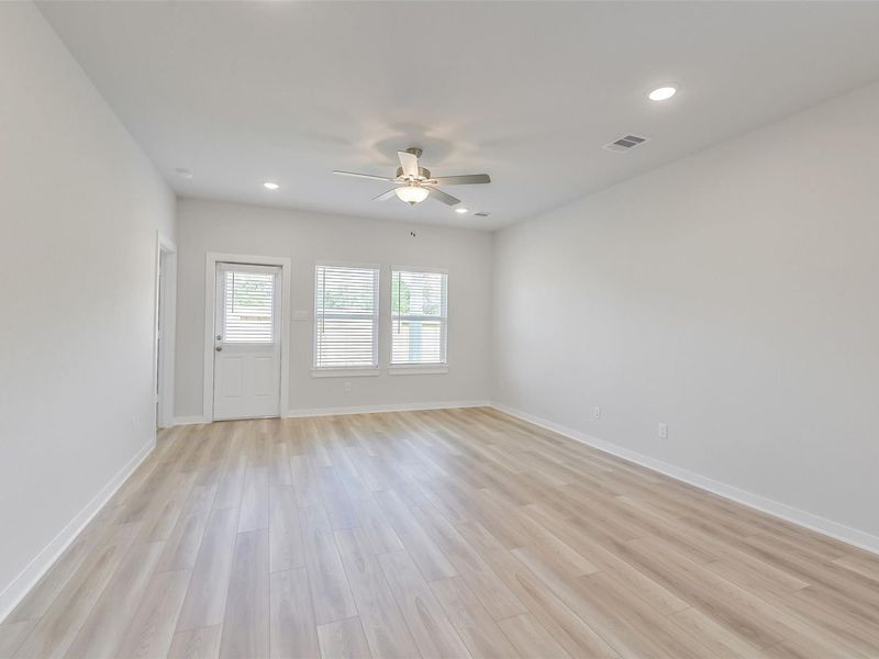Spacious, unfurnished interior of a new home in Caney Creek Place, Conroe (Image 23).