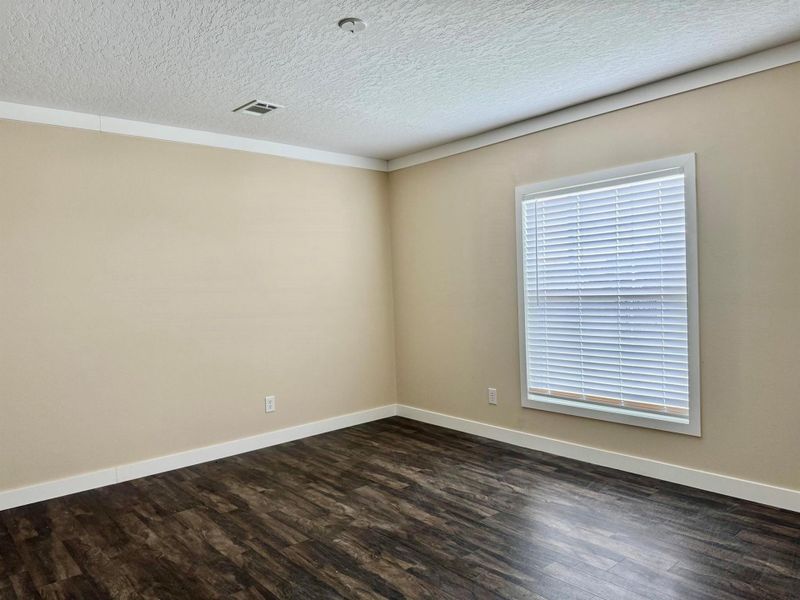 Spacious, unfurnished interior of a new home in , Okeechobee (Image 12).