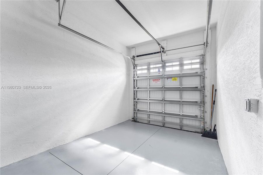 Spacious, unfurnished interior of a new home in , Westlake (Image 38).