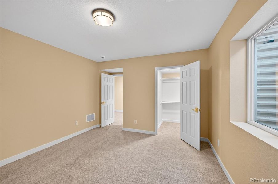 Spacious, unfurnished interior of a new home in , Aurora (Image 13).