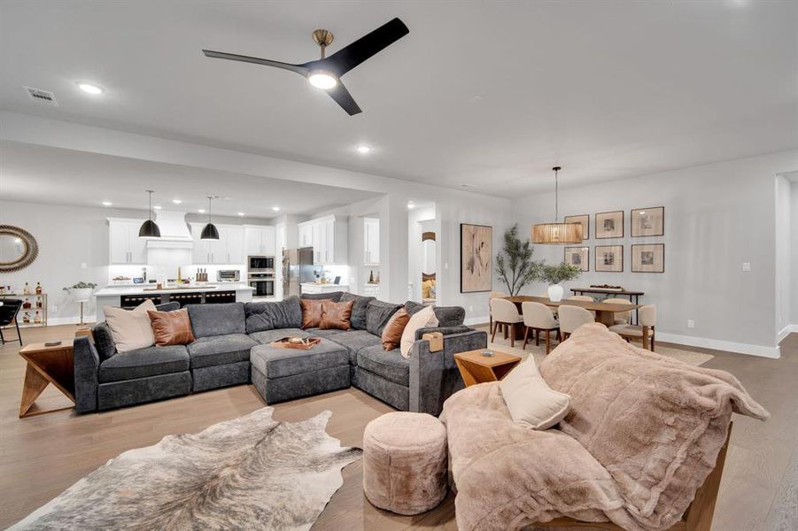 Furnished interior view inside a new home in Sweetgrass, Haslet (Image 10).