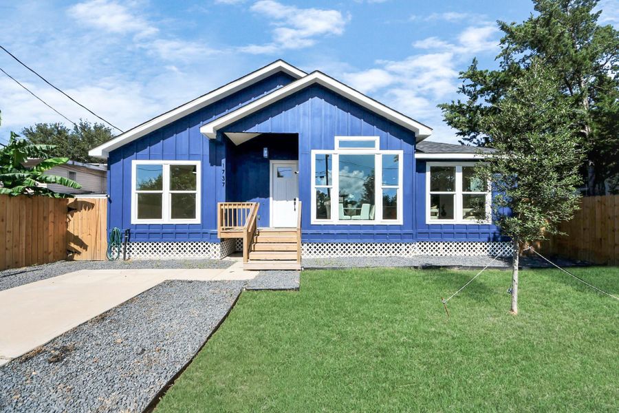 Step into modern charm with this beautiful new construction home, Ideally situated within walking distance to The Houston Farmers Market and just minutes from major highways, top-rated restaurants, and everyday conveniences—this home offers the perfect blend of comfort and connectivity. Step into modern charm with this beautiful new construction home, Ideally situated within walking distance to The Houston Farmers Market and just minutes from major highways, top-rated restaurants, and everyday conveniences—this home offers the perfect blend of comfort and connectivity.