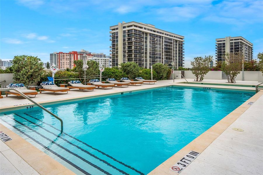 Condo located in Hallandale Beach, FL showcasing its design and architecture (Image 39).