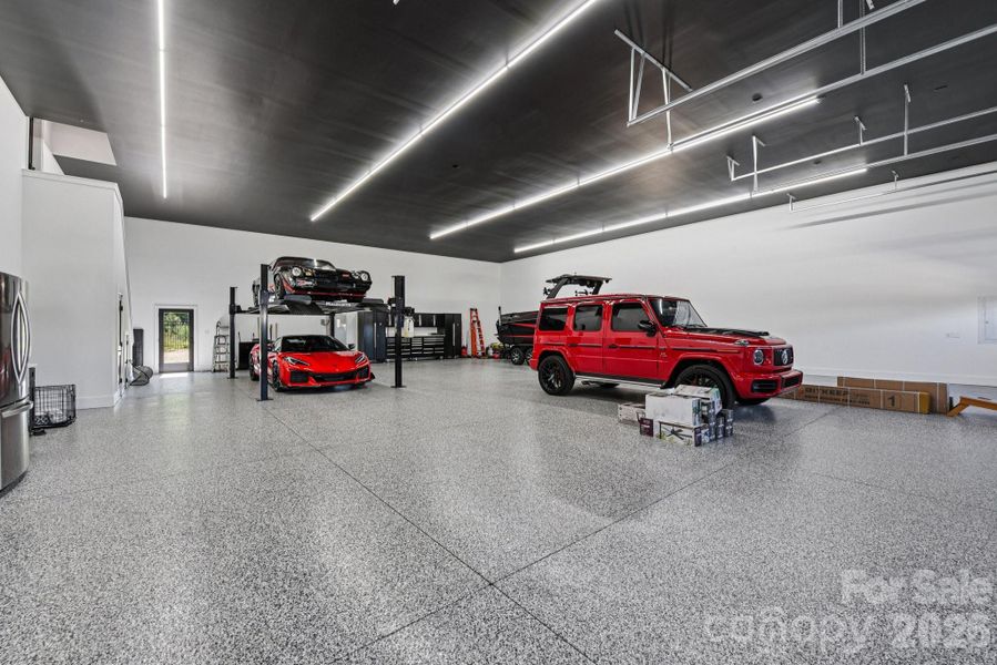 Spacious, unfurnished interior of a new home in , Mooresville (Image 19).