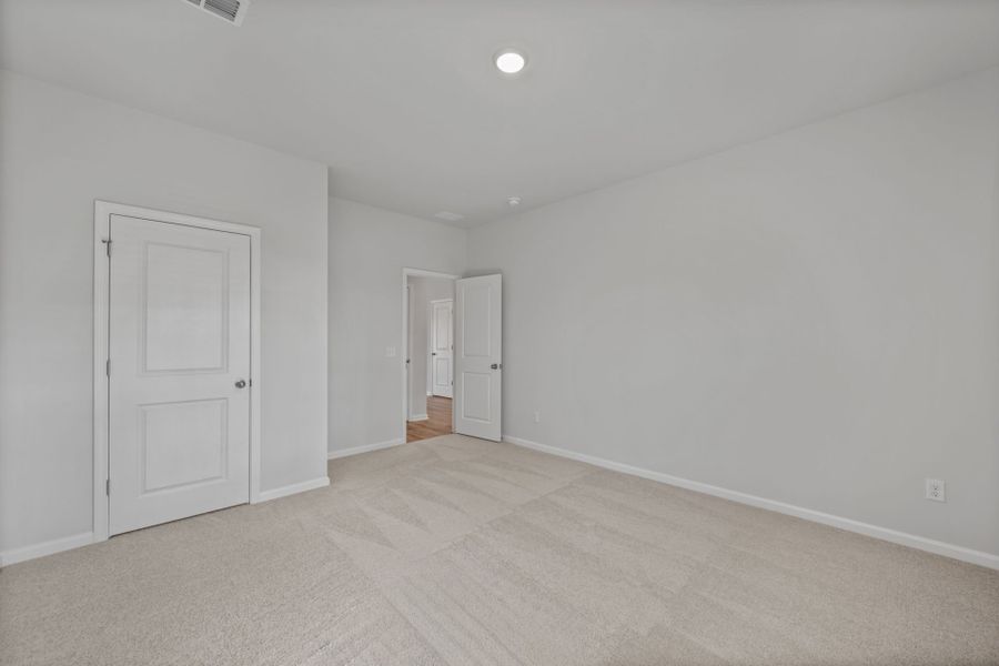 Spacious, unfurnished interior of a new home in Bradford Pointe, Summerville (Image 24).