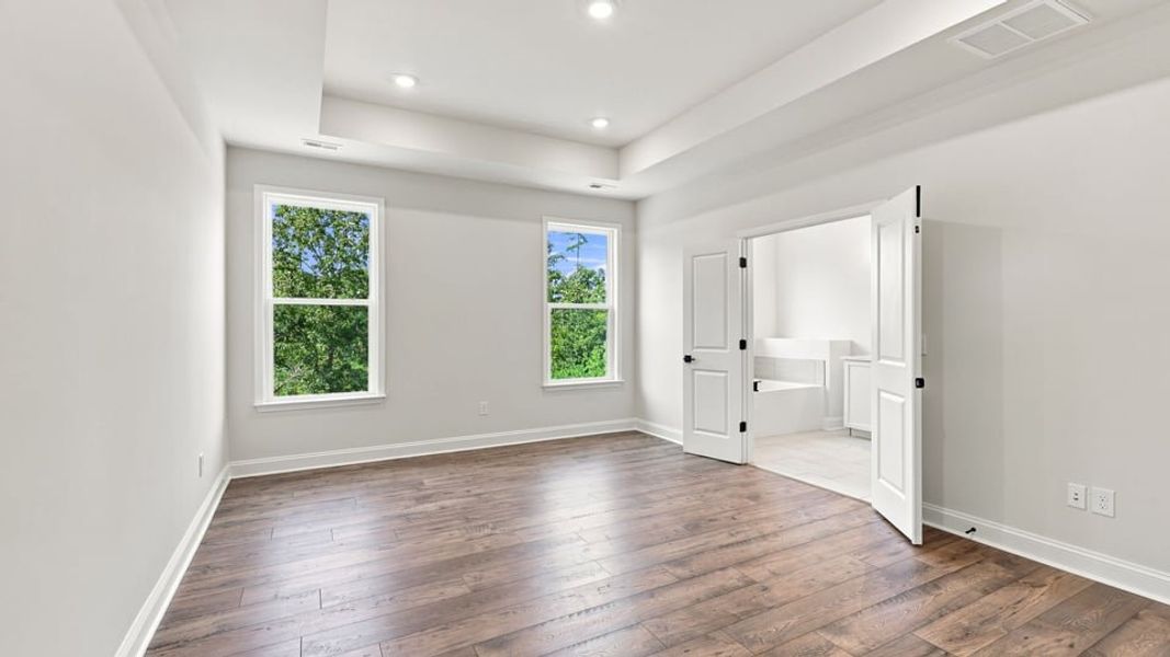 Spacious, unfurnished interior of a new home in Shadowood, Seneca (Image 33).