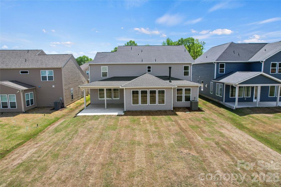 Exterior details and patio area of a home in Parkside Crossing, Charlotte (Image 30).
