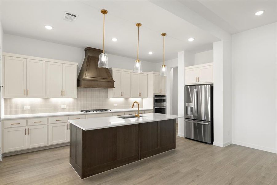 11. 1331 Eclipse - Kitchen (2) 11. 1331 Eclipse - Kitchen (2)
