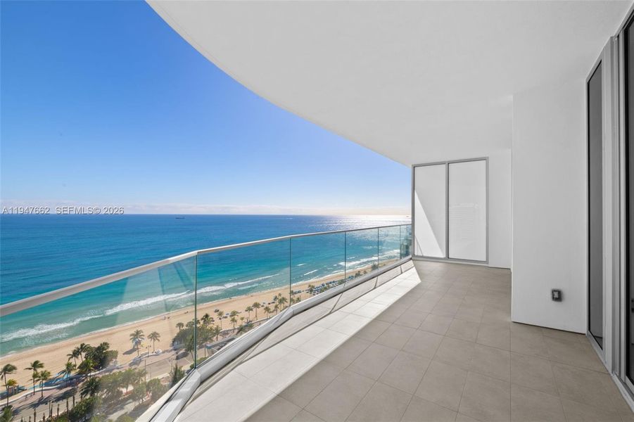 Condo located in Fort Lauderdale, FL showcasing its design and architecture (Image 23).