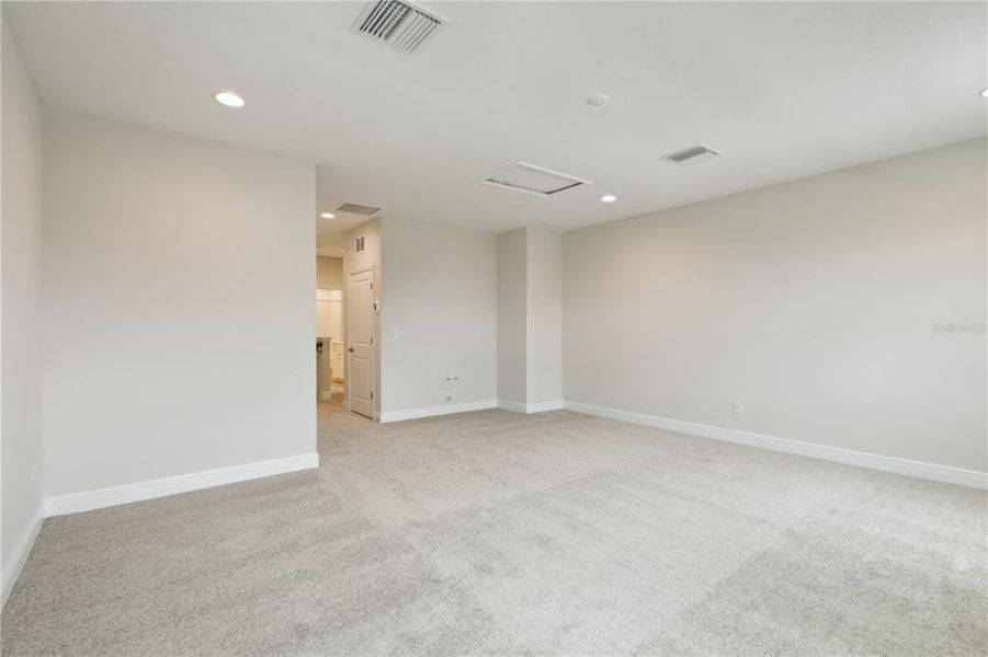Spacious, unfurnished interior of a new home in Triple Creek, Riverview (Image 24).