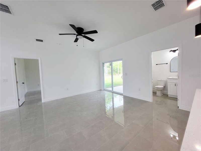 Spacious, unfurnished interior of a new home in , Palm Bay (Image 22).