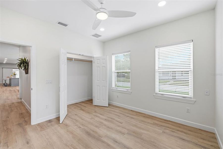 Spacious, unfurnished interior of a new home in , St. Petersburg (Image 25).