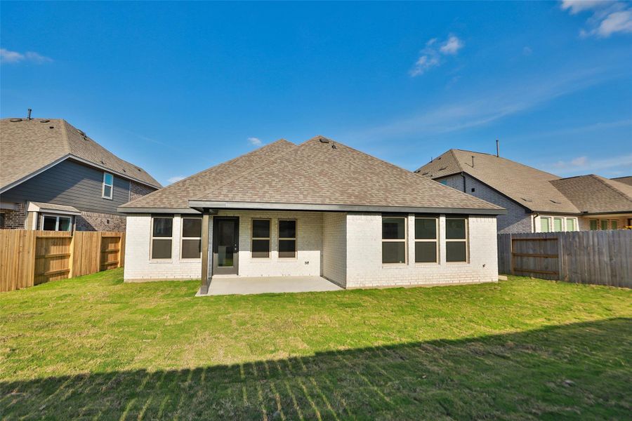 Exterior details and patio area of a home in Brookewater, Rosenberg (Image 18).