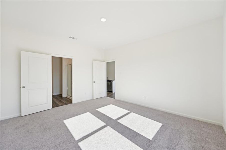 Spacious, unfurnished interior of a new home in Crescent Pointe, Carrollton (Image 25).