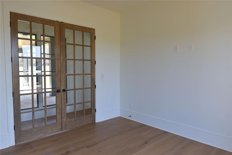 Spacious, unfurnished interior of a new home in , Bishop (Image 13).