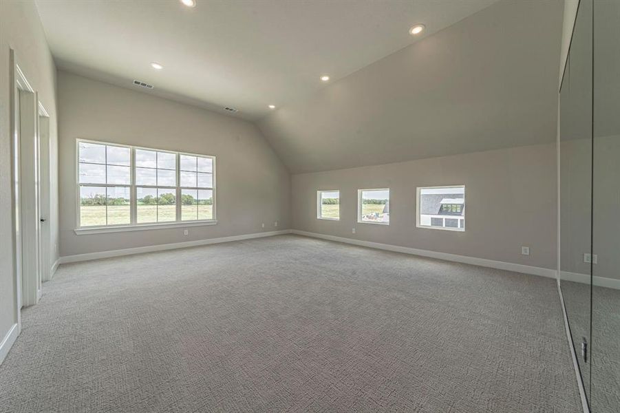 Spacious, unfurnished interior of a new home in Hidden Valley 1, Princeton (Image 21).