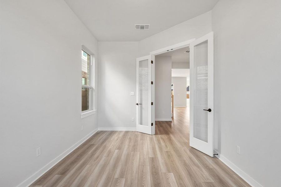 Spacious, unfurnished interior of a new home in Heritage, Dripping Springs (Image 18).