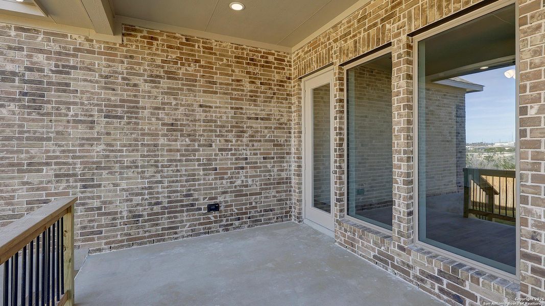 Exterior details and patio area of a home in Ladera 45', San Antonio (Image 4).