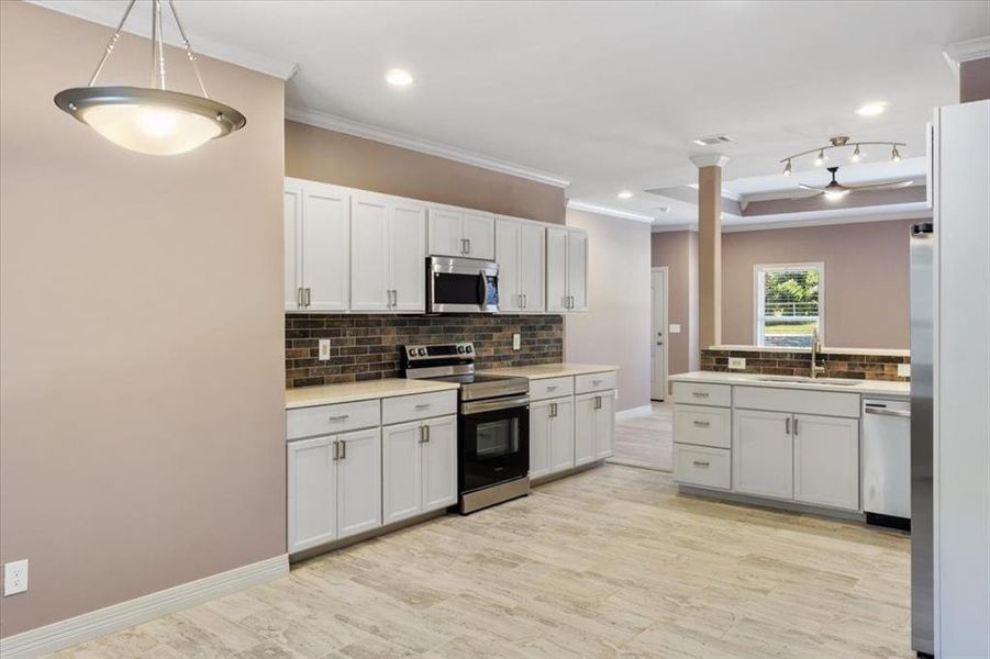 Furnished interior view inside a new home in , Corsicana (Image 6).